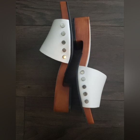 Oak + Fort Wooden Clogs Sandals - Picture 8 of 10